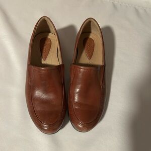 Ecco Women’s Chestnut Leather Slip-On Loafers Like New!